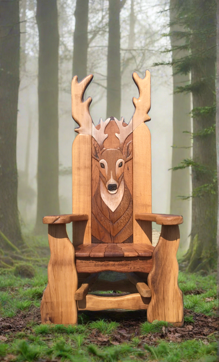 Geschichtenerzählender Hirsch-Stuhl